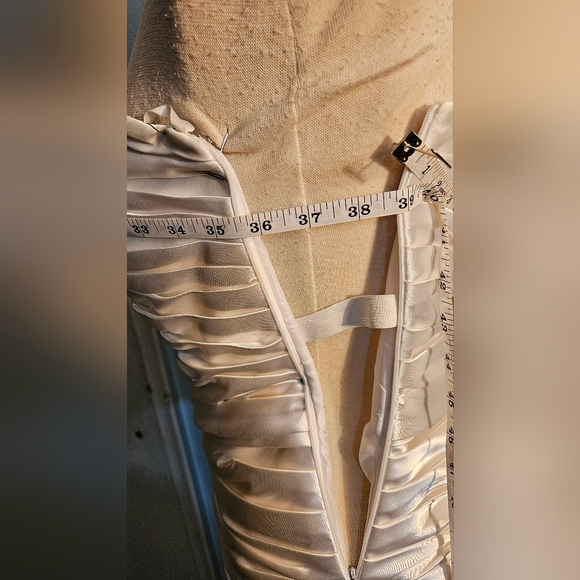 Elegant White Gathered Strapless Mini Satin Dress. Size 6. Beach Wedding - Picture 9 of 10